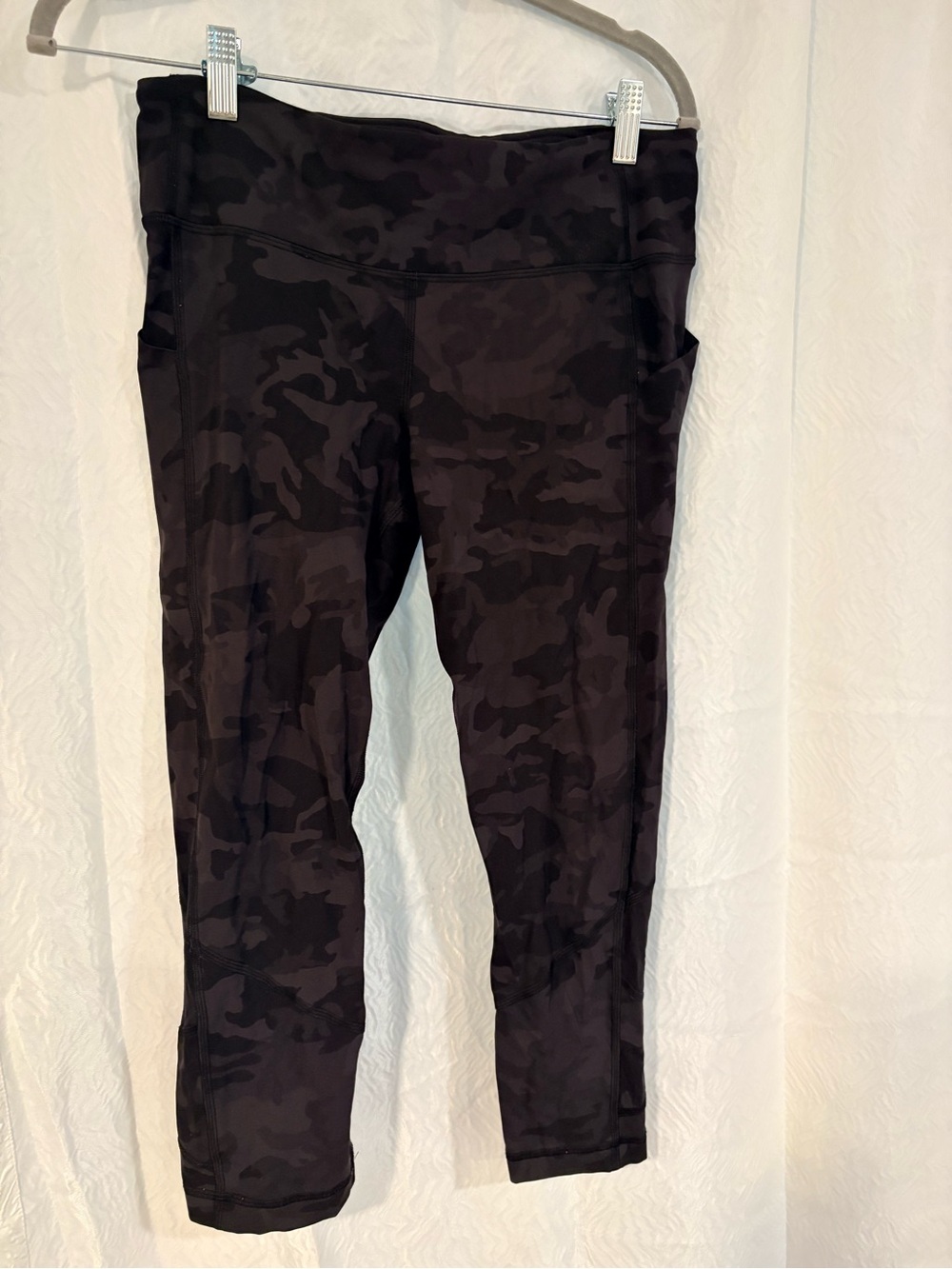 lululemon athletica Dark Black Camo Pace Rival Crop